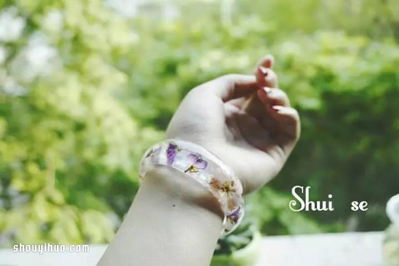 自制漂亮的水晶滴胶手镯的过程步骤图解 -  www.shouyihuo.com