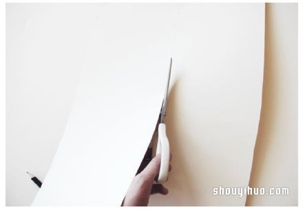 剪纸制作可爱连环小人贺卡的方法图解教程 -  www.shouyihuo.com