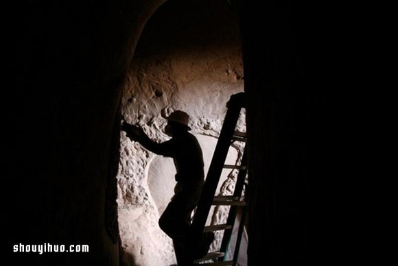 Ra Paulette的艺术梦：10年徒手雕出梦想城堡 -  www.shouyihuo.com