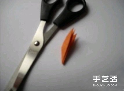 漂亮纸花DIY制作教程 简易纸花的做法图解 -  www.shouyihuo.com