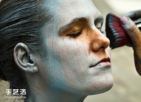 大家来找碴：创意人体彩绘艺术让模特隐身 -  www.shouyihuo.com