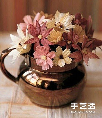 玉米叶制作花朵的方法 玉米叶DIY仿真花教程 -  www.shouyihuo.com