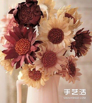 玉米叶制作花朵的方法 玉米叶DIY仿真花教程 -  www.shouyihuo.com