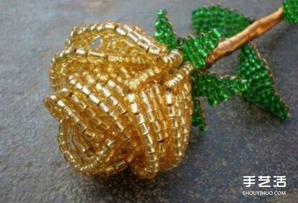 串珠玫瑰花图解 手工串珠玫瑰花的方法步骤 -  www.shouyihuo.com