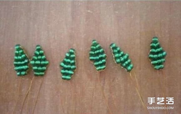 串珠玫瑰花图解 手工串珠玫瑰花的方法步骤 -  www.shouyihuo.com