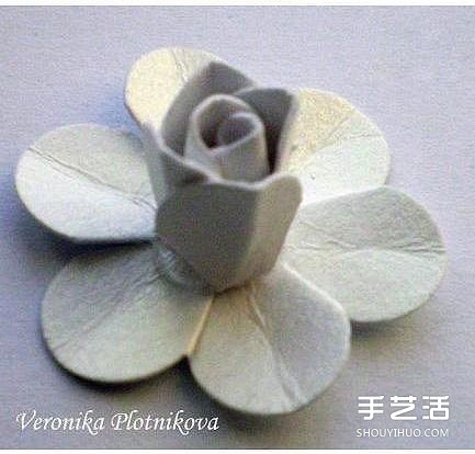 硬纸片折纸玫瑰花的方法 玫瑰花的折法步骤图 -  www.shouyihuo.com