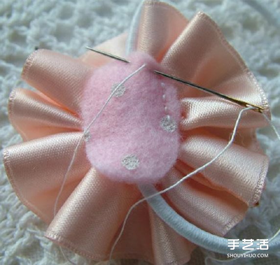 绸带头花发绳手工制作 漂亮发绳DIY图解教程 -  www.shouyihuo.com
