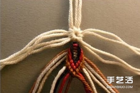 花朵杯垫的编法图解 手工编织杯垫的方法教程 -  www.shouyihuo.com