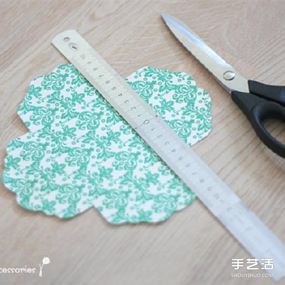 漂亮贺卡的制作方法 带丝带节日卡片手工制作 -  www.shouyihuo.com