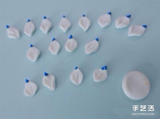 超轻粘土莲花DIY教程 用粘土制作莲花的过程 -  www.shouyihuo.com