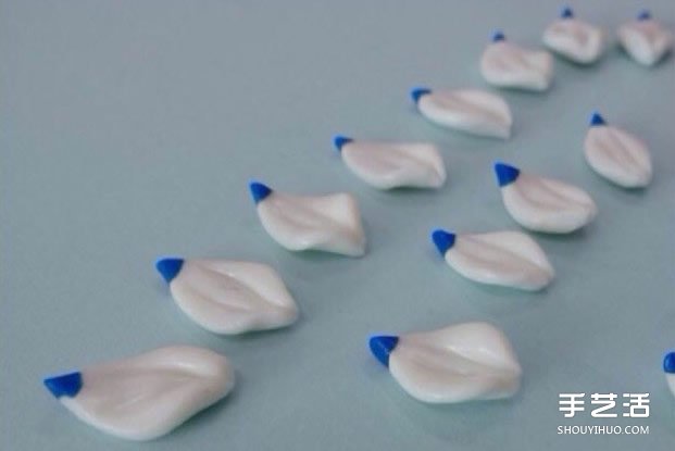 超轻粘土莲花DIY教程 用粘土制作莲花的过程 -  www.shouyihuo.com