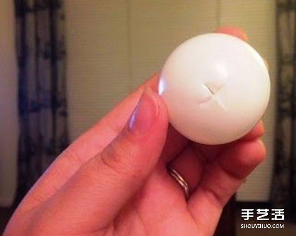 破掉的乒乓球废物利用DIY制作节日装饰灯带 -  www.shouyihuo.com