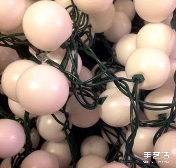 破掉的乒乓球废物利用DIY制作节日装饰灯带 -  www.shouyihuo.com
