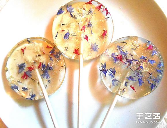 把花瓣藏进棒棒糖里 赏心悦目的花朵甜点DIY -  www.shouyihuo.com