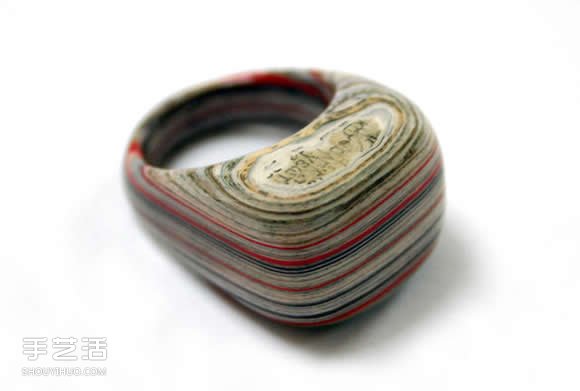 旧书旧报纸制作的珠宝首饰 带有时光的味道~ -  www.shouyihuo.com