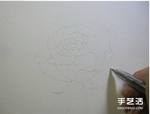 彩铅玫瑰花的画法步骤 玫瑰花彩色铅笔画教程 - www.shouyihuo.com