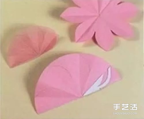 莲花烛台的制作方法 剪纸制作莲花烛台图解 -  www.shouyihuo.com