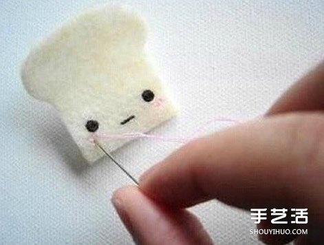 不织布小挂件手工制作 简单布艺挂饰DIY图解 -  www.shouyihuo.com