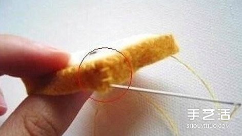 不织布小挂件手工制作 简单布艺挂饰DIY图解 -  www.shouyihuo.com