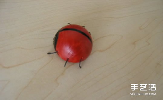 简单幼儿小手工：乒乓球制作七星瓢虫的方法 -  www.shouyihuo.com