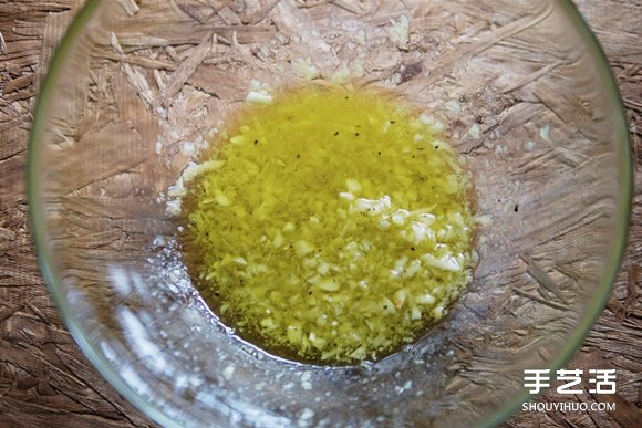 简易派对料理菜谱 焗烤手风琴马铃薯的做法 -  www.shouyihuo.com