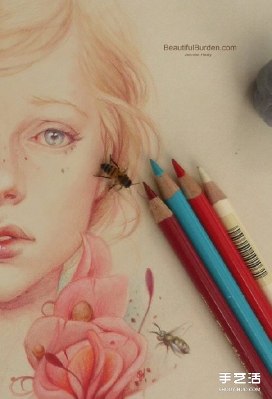 细腻逼真的女生人物肖像彩铅画作品图片 -  www.shouyihuo.com