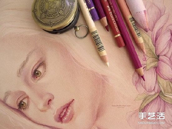 细腻逼真的女生人物肖像彩铅画作品图片 -  www.shouyihuo.com