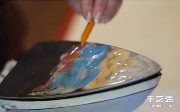 创意熨斗画的画法 把蜡笔融化后画出漂亮图案 -  www.shouyihuo.com
