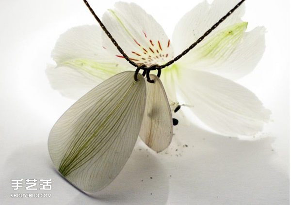超美花瓣项链DIY图片 手工制作花瓣项链作品 -  www.shouyihuo.com