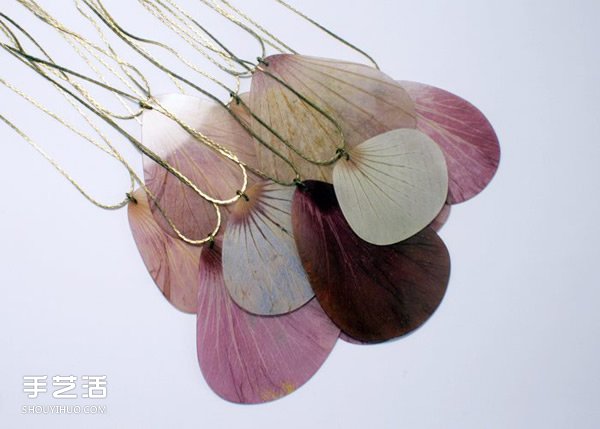 超美花瓣项链DIY图片 手工制作花瓣项链作品 -  www.shouyihuo.com