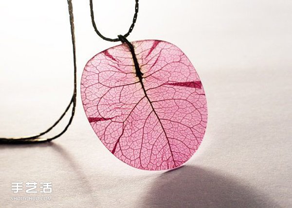 超美花瓣项链DIY图片 手工制作花瓣项链作品 -  www.shouyihuo.com