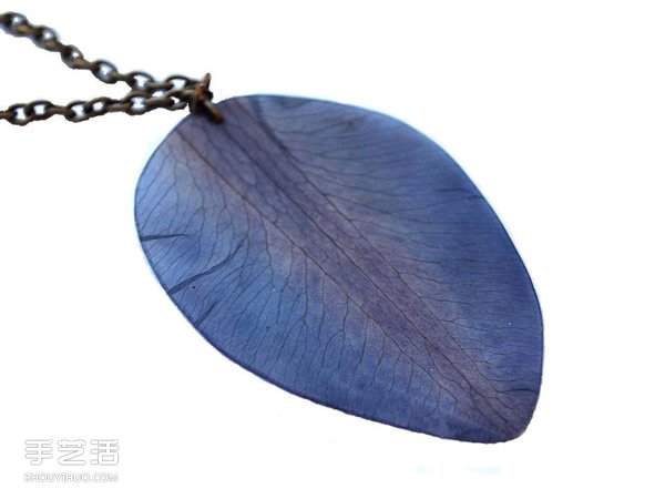 超美花瓣项链DIY图片 手工制作花瓣项链作品 -  www.shouyihuo.com
