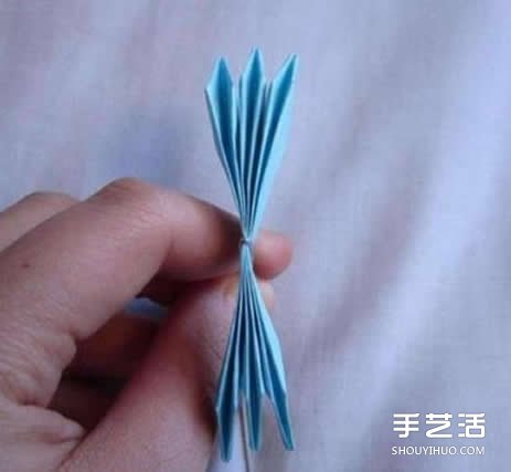 简单纸花的做法图解 六花瓣的花折纸教程 -  www.shouyihuo.com