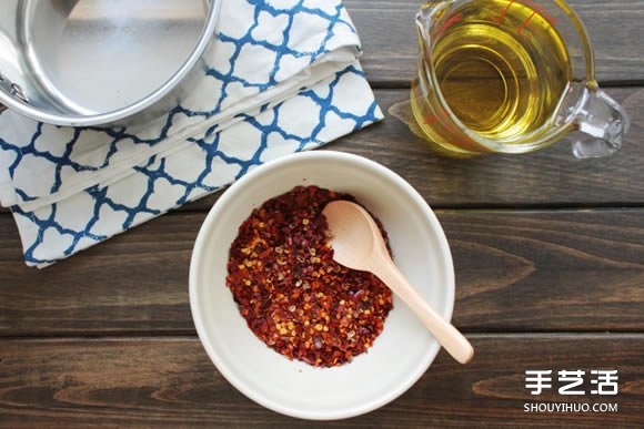 简单百搭辣油DIY 不覆盖食物原味的辣椒酱做法 -  www.shouyihuo.com
