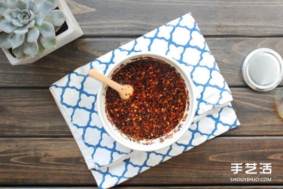 简单百搭辣油DIY 不覆盖食物原味的辣椒酱做法 -  www.shouyihuo.com