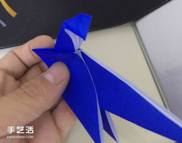 喷水鲸鱼的折法图解 折纸立体鲸鱼的过程步骤 -  www.shouyihuo.com