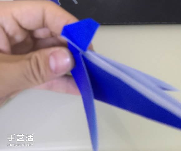 喷水鲸鱼的折法图解 折纸立体鲸鱼的过程步骤 -  www.shouyihuo.com