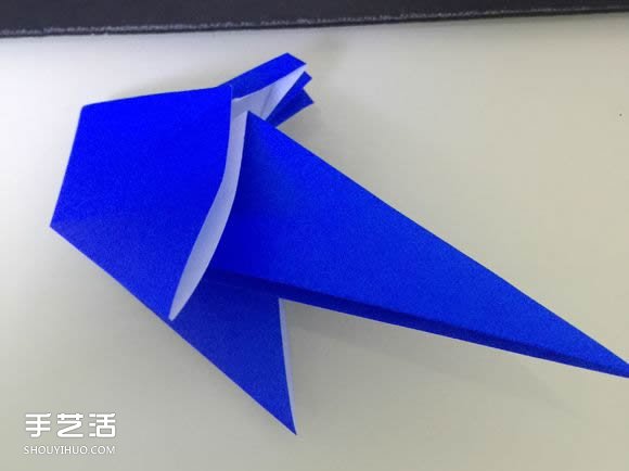 喷水鲸鱼的折法图解 折纸立体鲸鱼的过程步骤 -  www.shouyihuo.com