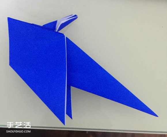 喷水鲸鱼的折法图解 折纸立体鲸鱼的过程步骤 -  www.shouyihuo.com