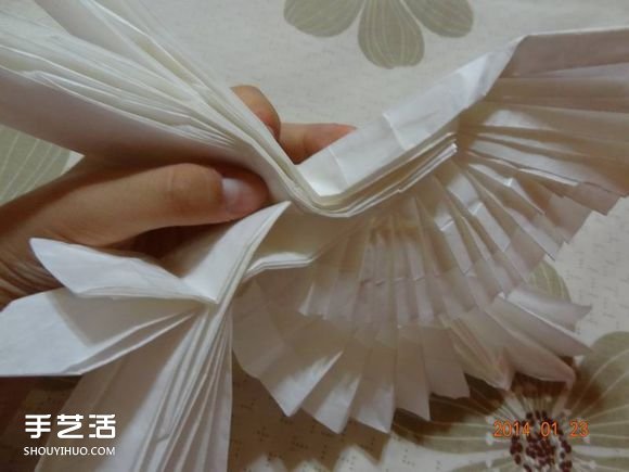 纸鹤的折法步骤图解 手工折纸鹤的方法教程 -  www.shouyihuo.com