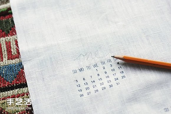 麻布新年日历制作图解 不织布手工日历DIY方法 -  www.shouyihuo.com