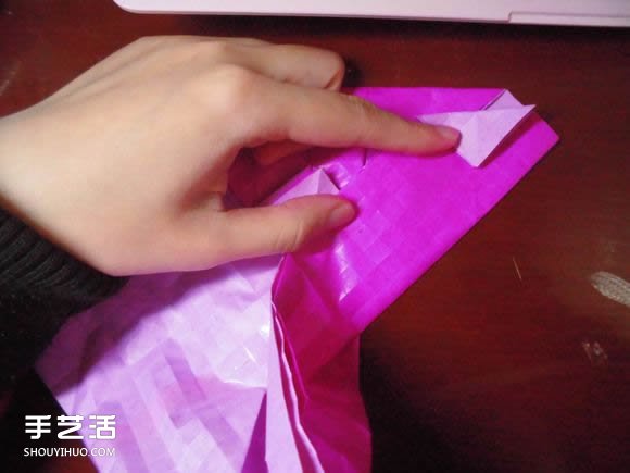 蝶恋花爱心折纸图解 创意爱心的折法步骤图 -  www.shouyihuo.com