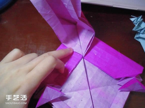 蝶恋花爱心折纸图解 创意爱心的折法步骤图 -  www.shouyihuo.com