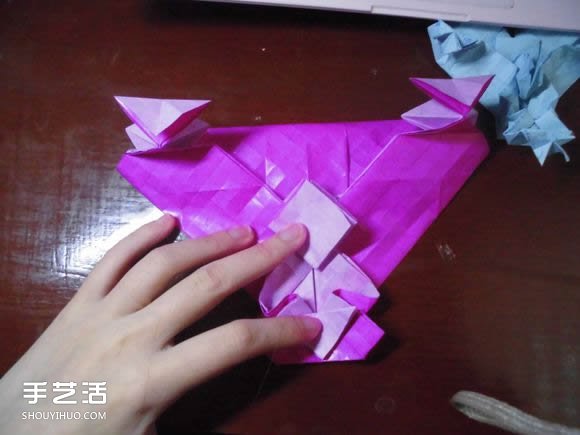 蝶恋花爱心折纸图解 创意爱心的折法步骤图 -  www.shouyihuo.com