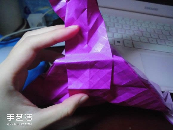 蝶恋花爱心折纸图解 创意爱心的折法步骤图 -  www.shouyihuo.com