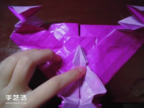 蝶恋花爱心折纸图解 创意爱心的折法步骤图 -  www.shouyihuo.com