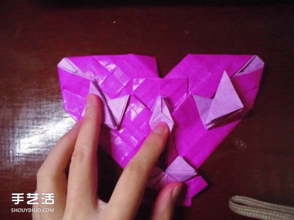 蝶恋花爱心折纸图解 创意爱心的折法步骤图 -  www.shouyihuo.com