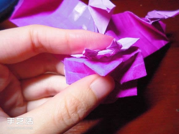 蝶恋花爱心折纸图解 创意爱心的折法步骤图 -  www.shouyihuo.com