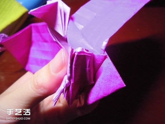 蝶恋花爱心折纸图解 创意爱心的折法步骤图 -  www.shouyihuo.com