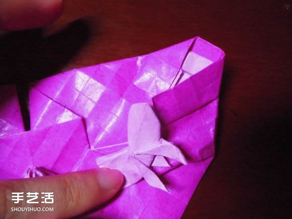 蝶恋花爱心折纸图解 创意爱心的折法步骤图 -  www.shouyihuo.com